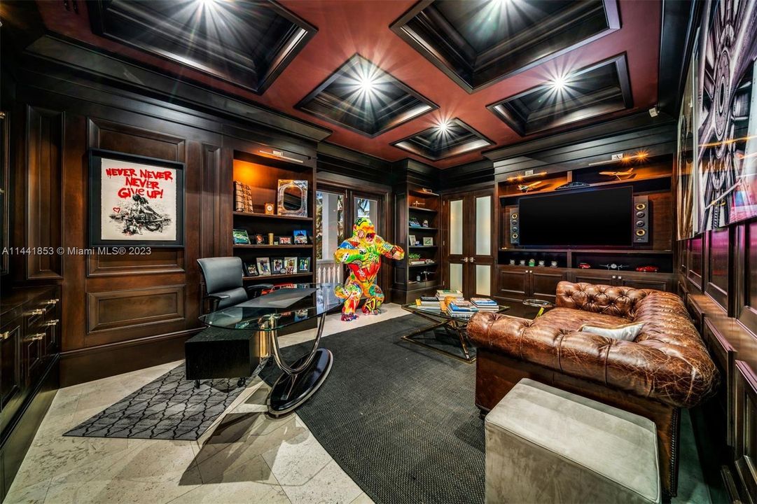 Недавно продано: $20,500,000 (6 спален, 8 ванн, 13930 Квадратных фут)