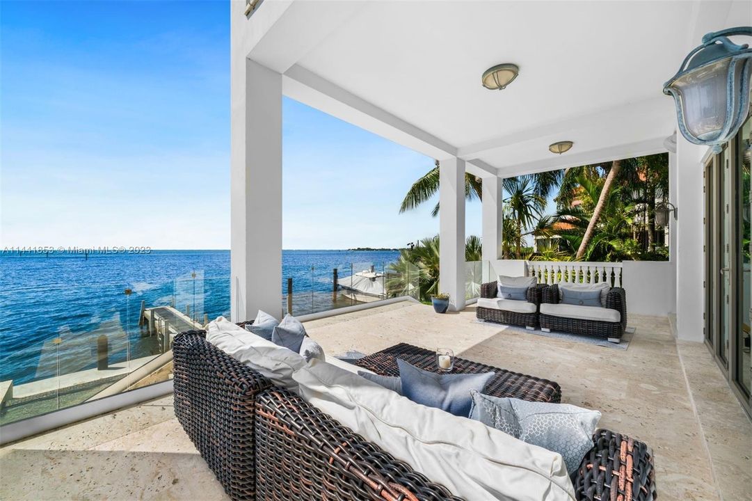 Недавно продано: $20,500,000 (6 спален, 8 ванн, 13930 Квадратных фут)