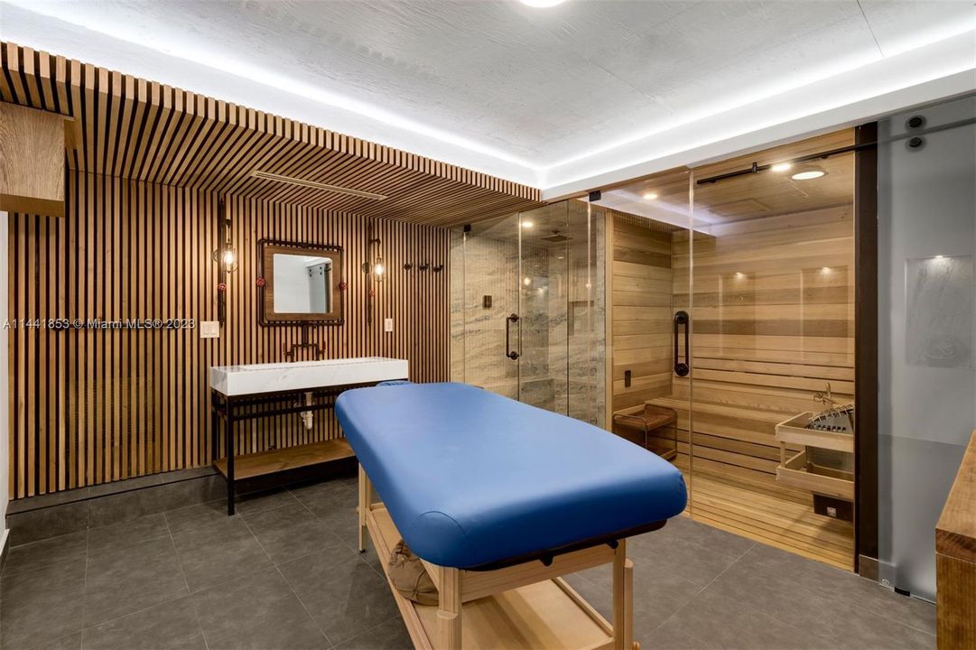 Недавно продано: $20,500,000 (6 спален, 8 ванн, 13930 Квадратных фут)