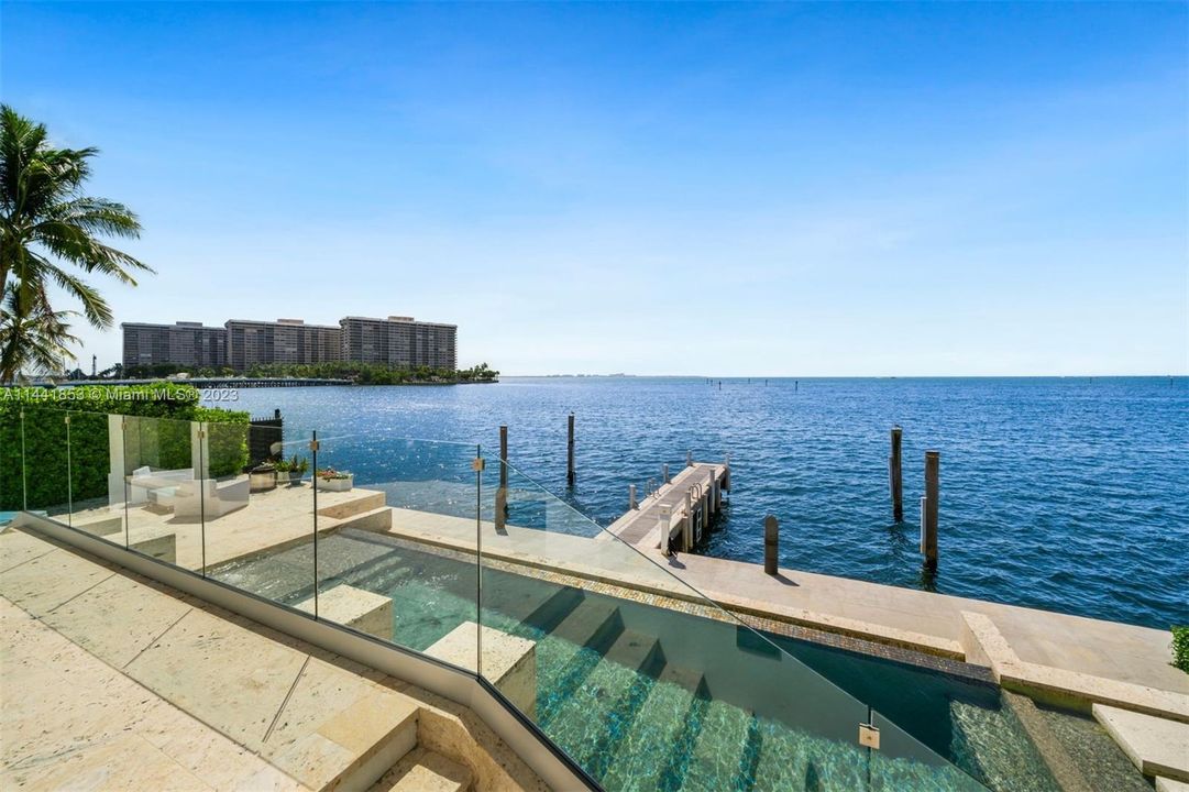 Недавно продано: $20,500,000 (6 спален, 8 ванн, 13930 Квадратных фут)