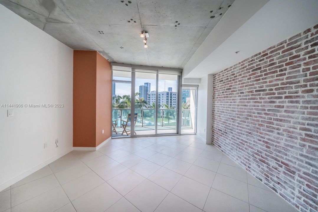 Recently Sold: $495,000 (1 beds, 1 baths, 861 Square Feet)