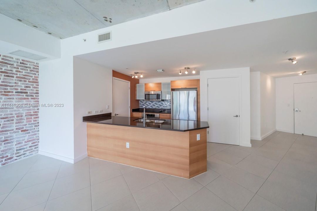 Recently Sold: $495,000 (1 beds, 1 baths, 861 Square Feet)