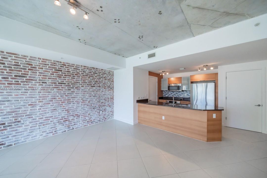 Recently Sold: $495,000 (1 beds, 1 baths, 861 Square Feet)