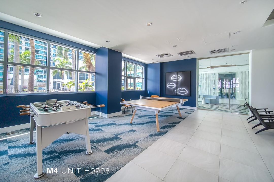 Recently Sold: $495,000 (1 beds, 1 baths, 861 Square Feet)
