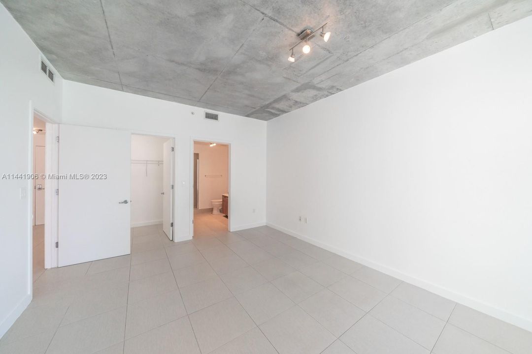 Recently Sold: $495,000 (1 beds, 1 baths, 861 Square Feet)