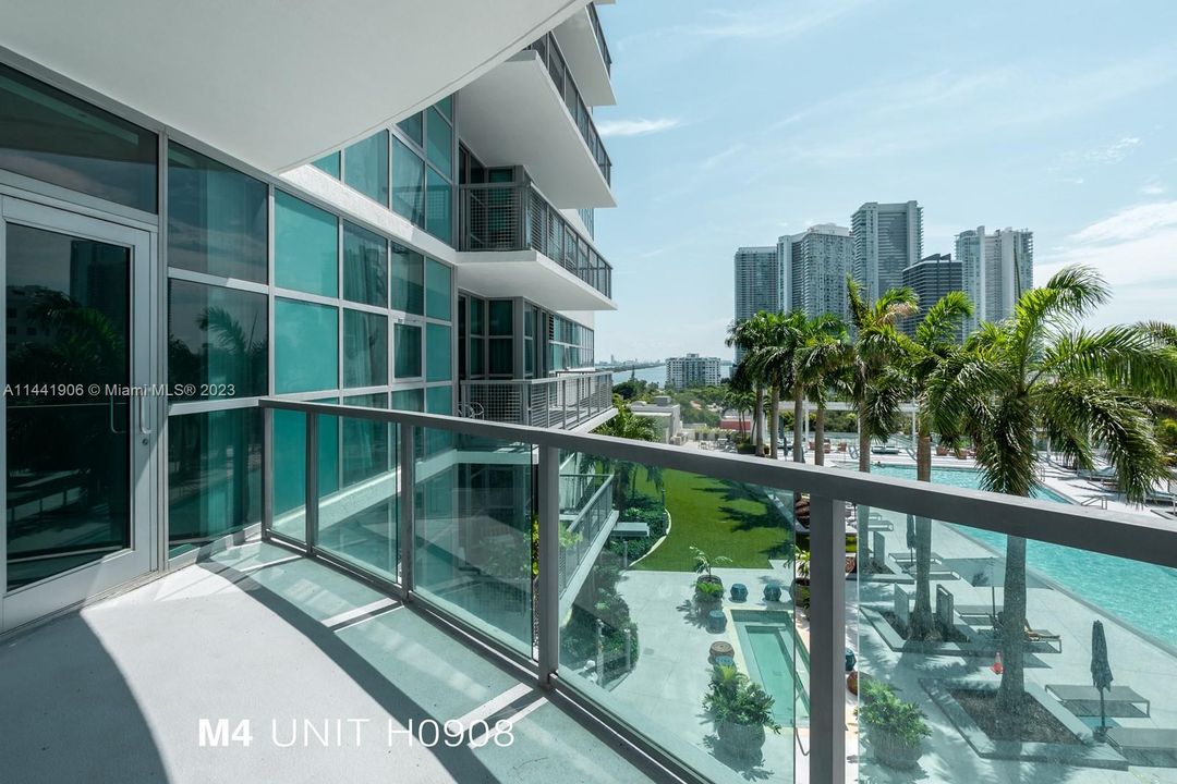 Recently Sold: $495,000 (1 beds, 1 baths, 861 Square Feet)