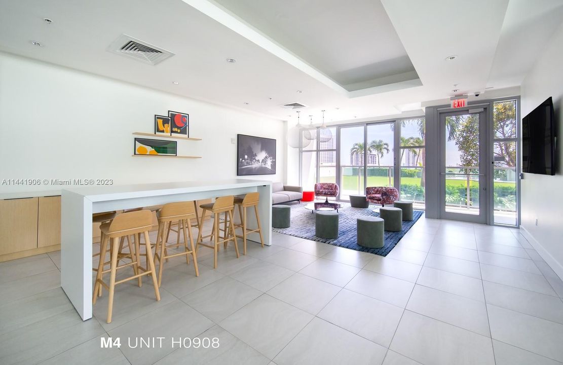 Recently Sold: $495,000 (1 beds, 1 baths, 861 Square Feet)