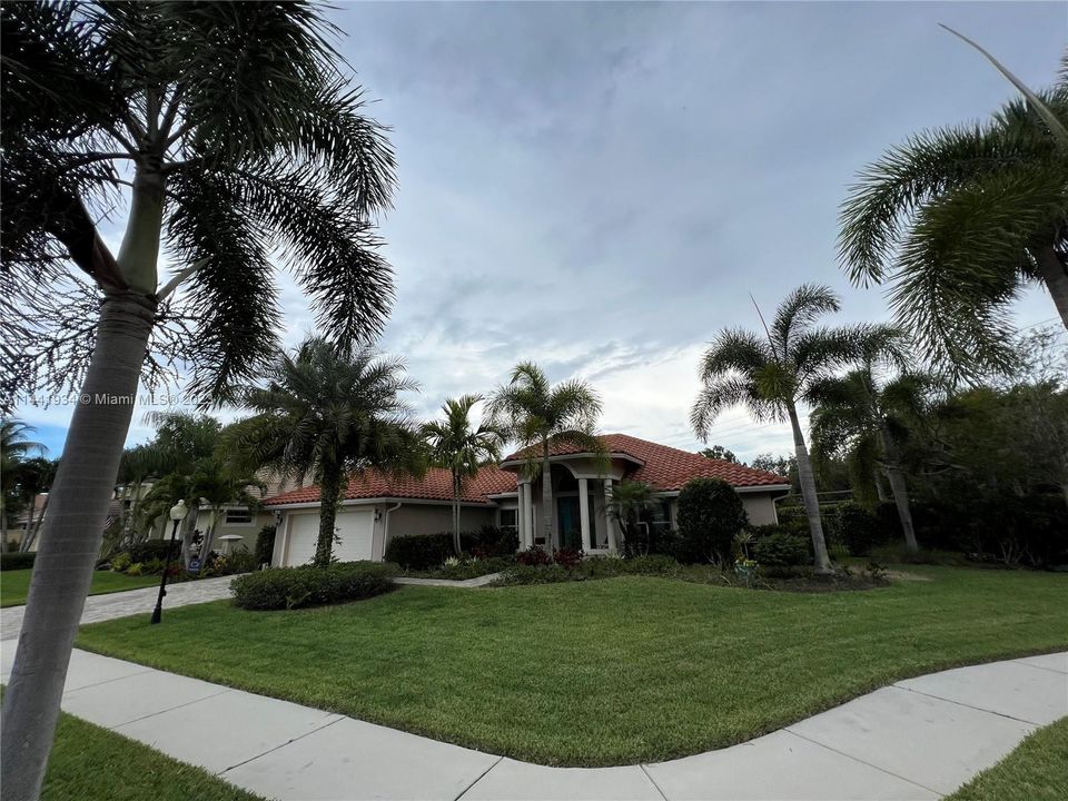 Recently Sold: $1,125,000 (3 beds, 3 baths, 2391 Square Feet)