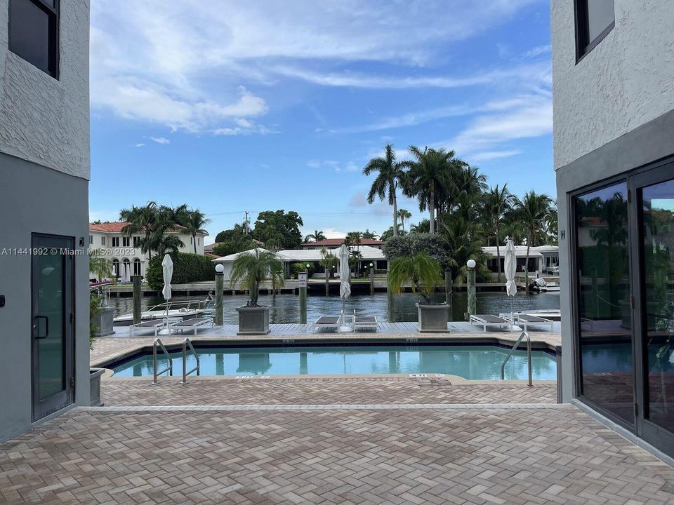 Недавно продано: $799,000 (2 спален, 2 ванн, 1640 Квадратных фут)