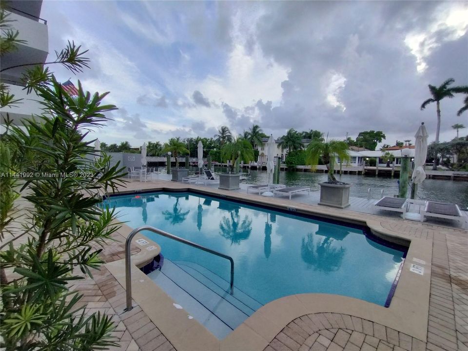 Недавно продано: $799,000 (2 спален, 2 ванн, 1640 Квадратных фут)