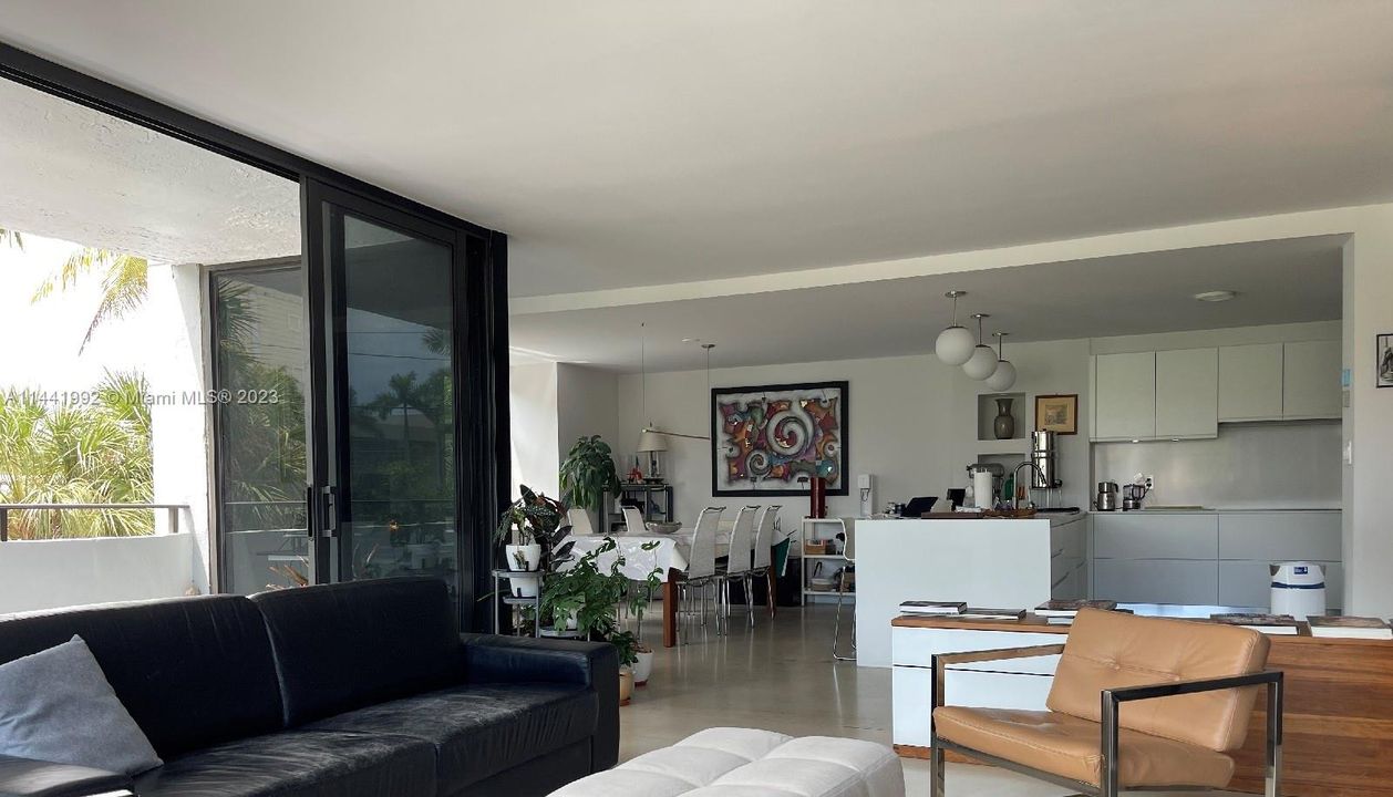 Недавно продано: $799,000 (2 спален, 2 ванн, 1640 Квадратных фут)