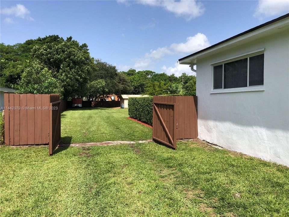 Recently Sold: $1,200,000 (4 beds, 2 baths, 2569 Square Feet)