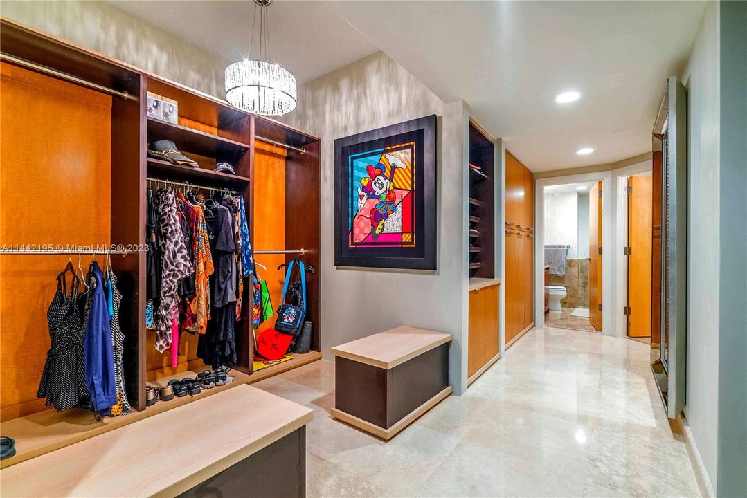 Vendido Recientemente: $4,995,000 (3 camas, 4 baños, 2250 Pies cuadrados)