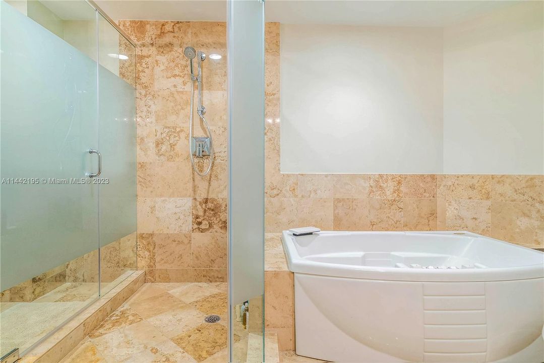 Vendido Recientemente: $4,995,000 (3 camas, 4 baños, 2250 Pies cuadrados)