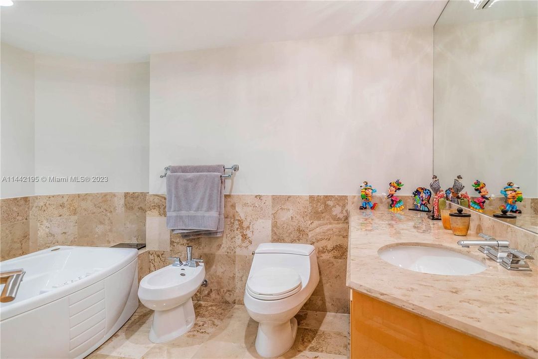 Vendido Recientemente: $4,995,000 (3 camas, 4 baños, 2250 Pies cuadrados)