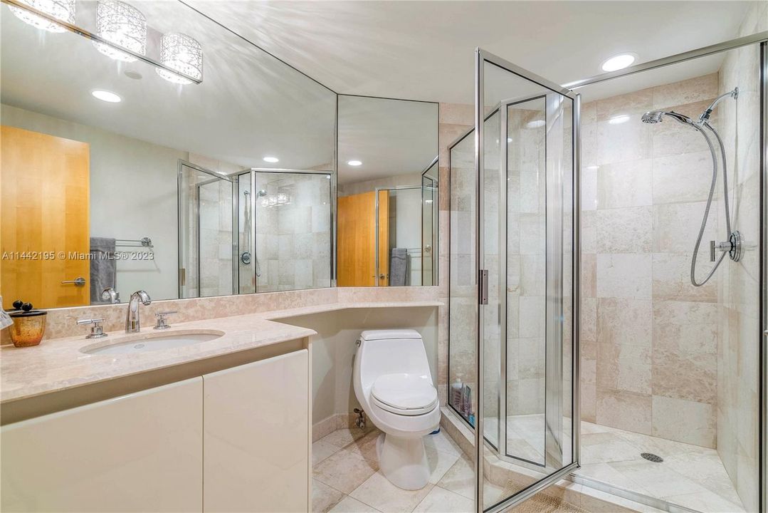 Vendido Recientemente: $4,995,000 (3 camas, 4 baños, 2250 Pies cuadrados)