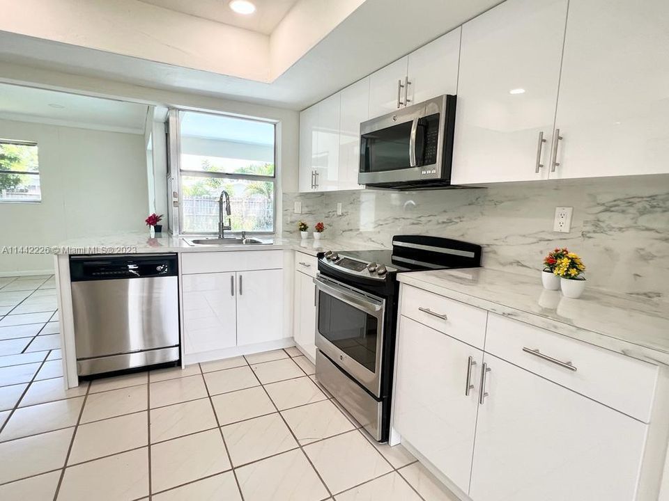 Recently Sold: $460,000 (3 beds, 2 baths, 1534 Square Feet)