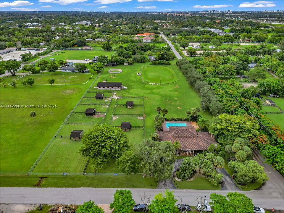 En Venta: $4,750,000 (4.38 acres)