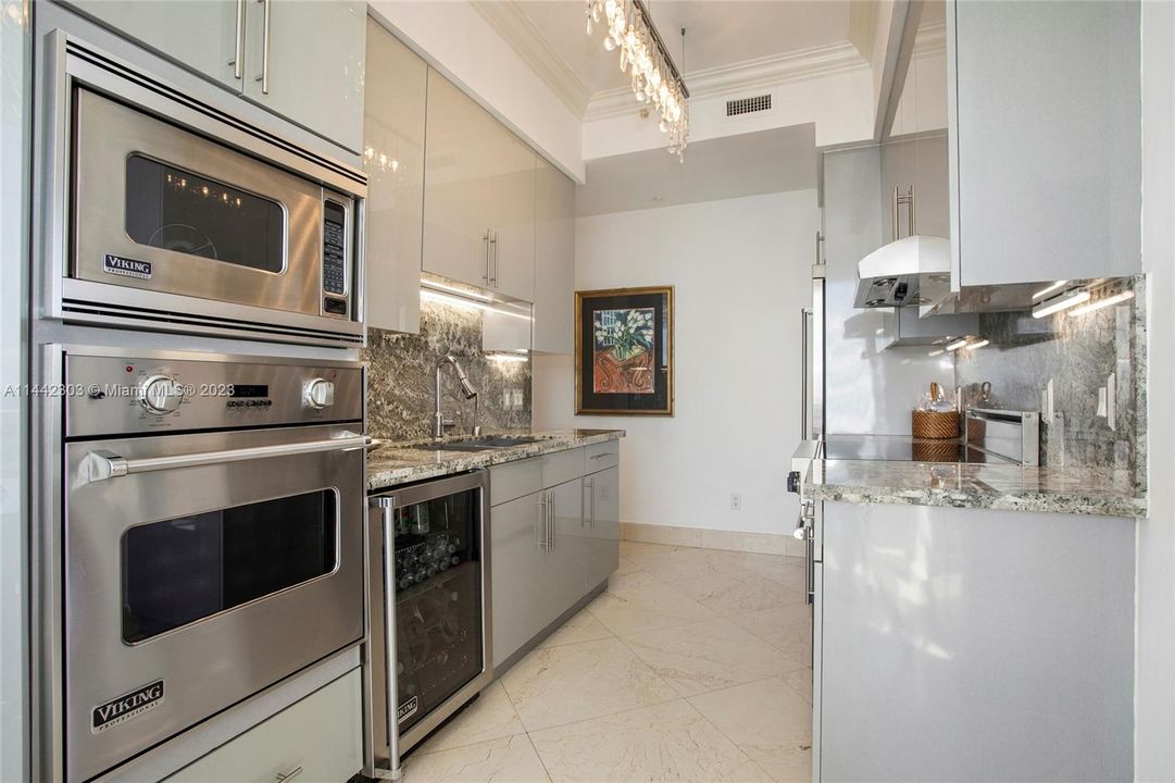 Recently Sold: $3,570,000 (3 beds, 3 baths, 1940 Square Feet)