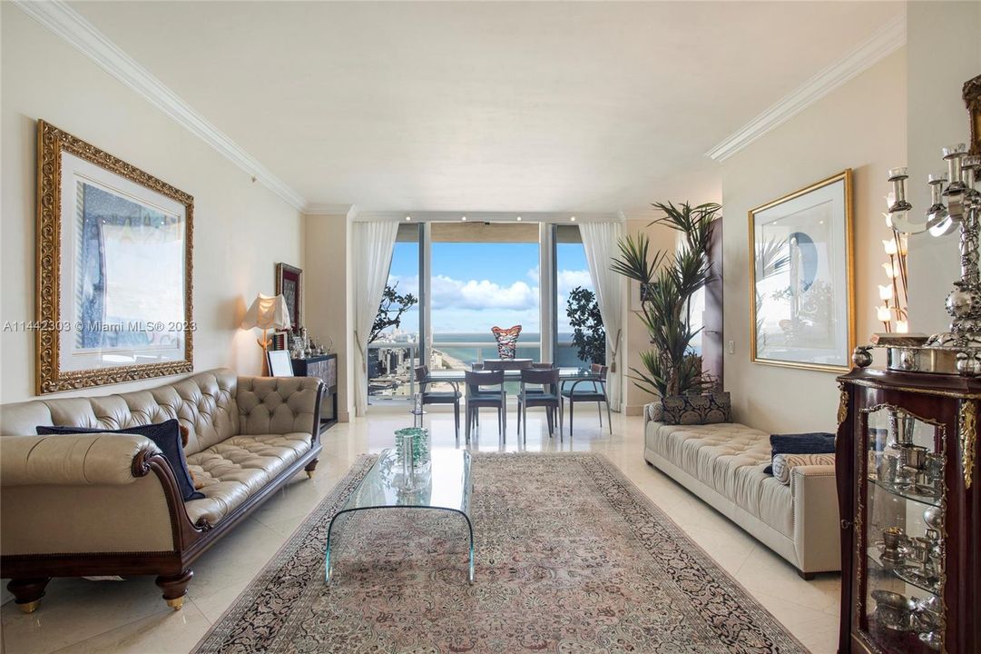 Recently Sold: $3,570,000 (3 beds, 3 baths, 1940 Square Feet)