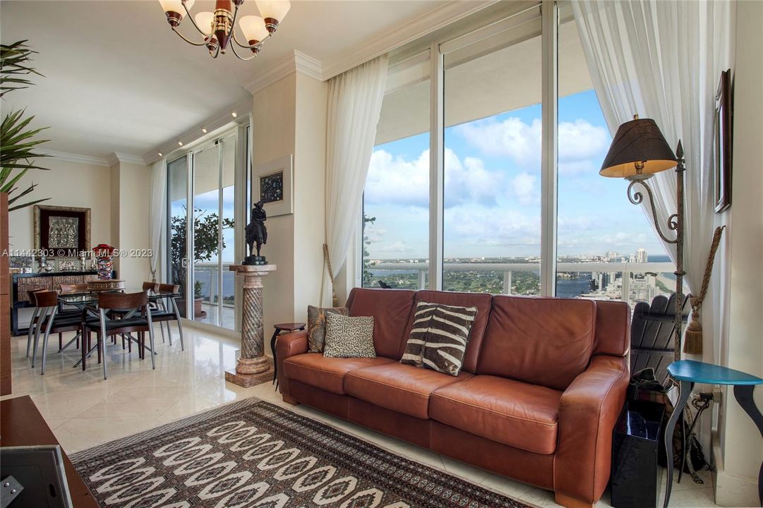 Recently Sold: $3,570,000 (3 beds, 3 baths, 1940 Square Feet)