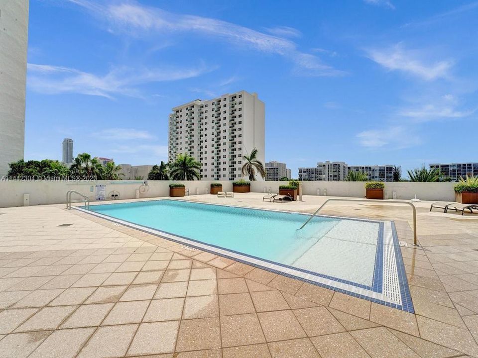 Recently Sold: $790,000 (2 beds, 2 baths, 1768 Square Feet)