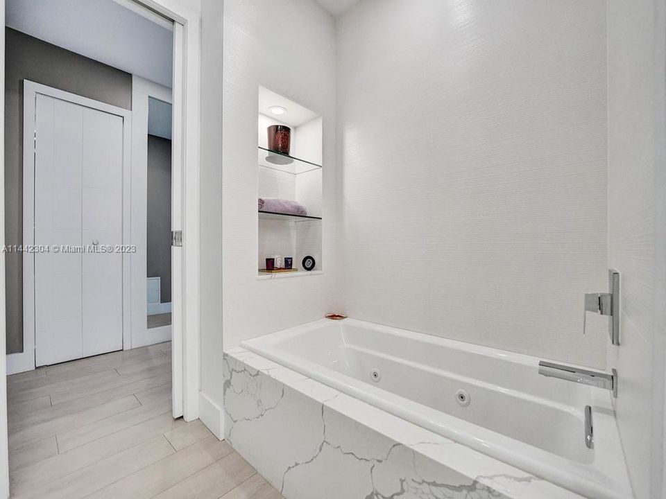 Recently Sold: $790,000 (2 beds, 2 baths, 1768 Square Feet)