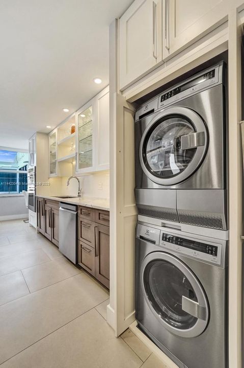 Recently Sold: $790,000 (2 beds, 2 baths, 1768 Square Feet)