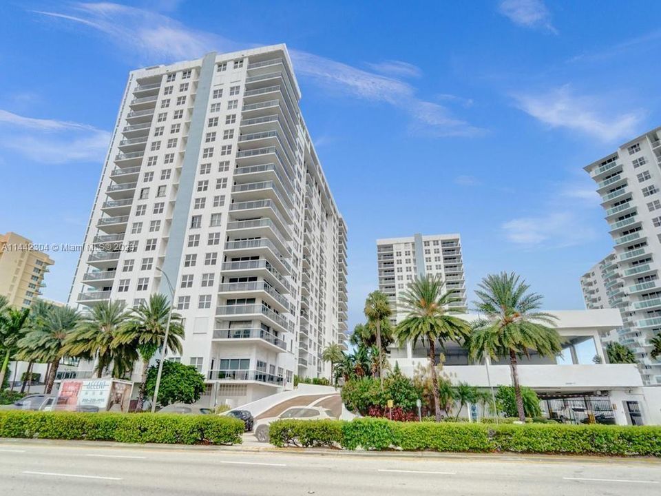 Recently Sold: $790,000 (2 beds, 2 baths, 1768 Square Feet)