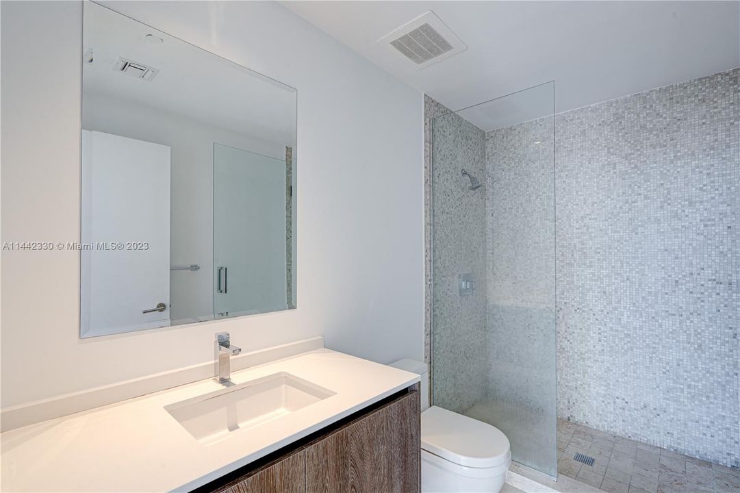 最近售出: $1,125,000 (2 贝兹, 2 浴室, 1244 平方英尺)