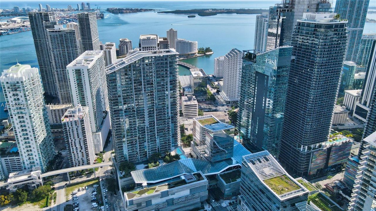 最近售出: $1,125,000 (2 贝兹, 2 浴室, 1244 平方英尺)