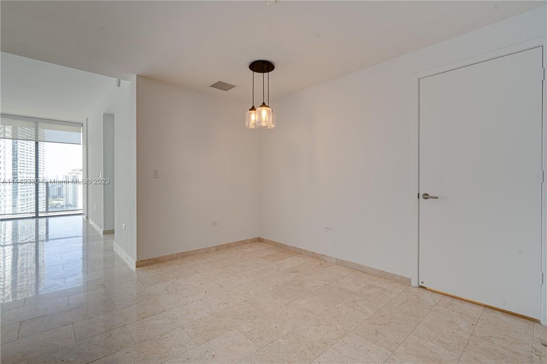 最近售出: $1,125,000 (2 贝兹, 2 浴室, 1244 平方英尺)