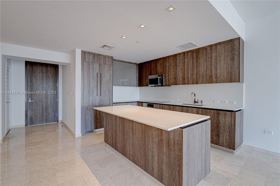 最近售出: $1,125,000 (2 贝兹, 2 浴室, 1244 平方英尺)