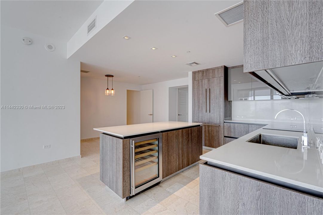 最近售出: $1,125,000 (2 贝兹, 2 浴室, 1244 平方英尺)