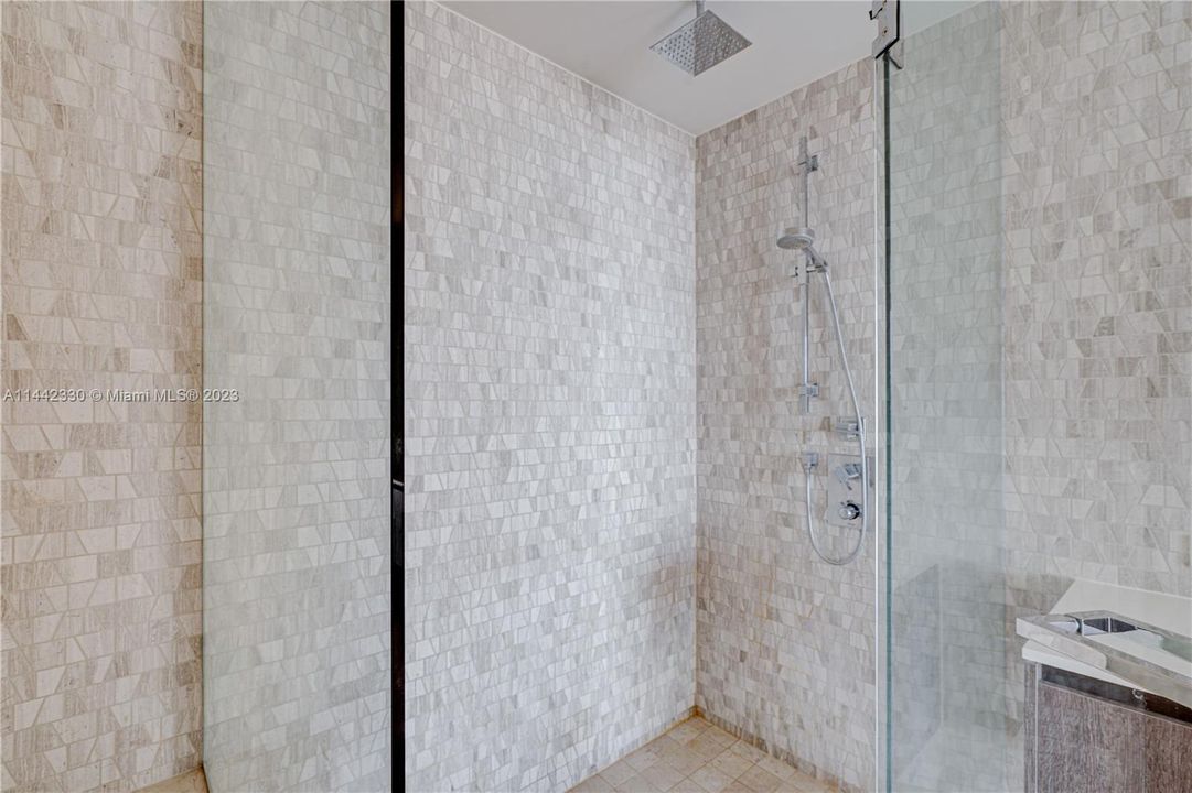 最近售出: $1,125,000 (2 贝兹, 2 浴室, 1244 平方英尺)