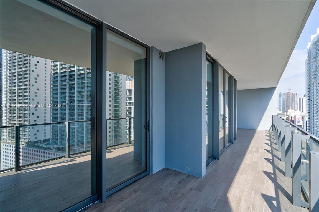 最近售出: $1,125,000 (2 贝兹, 2 浴室, 1244 平方英尺)