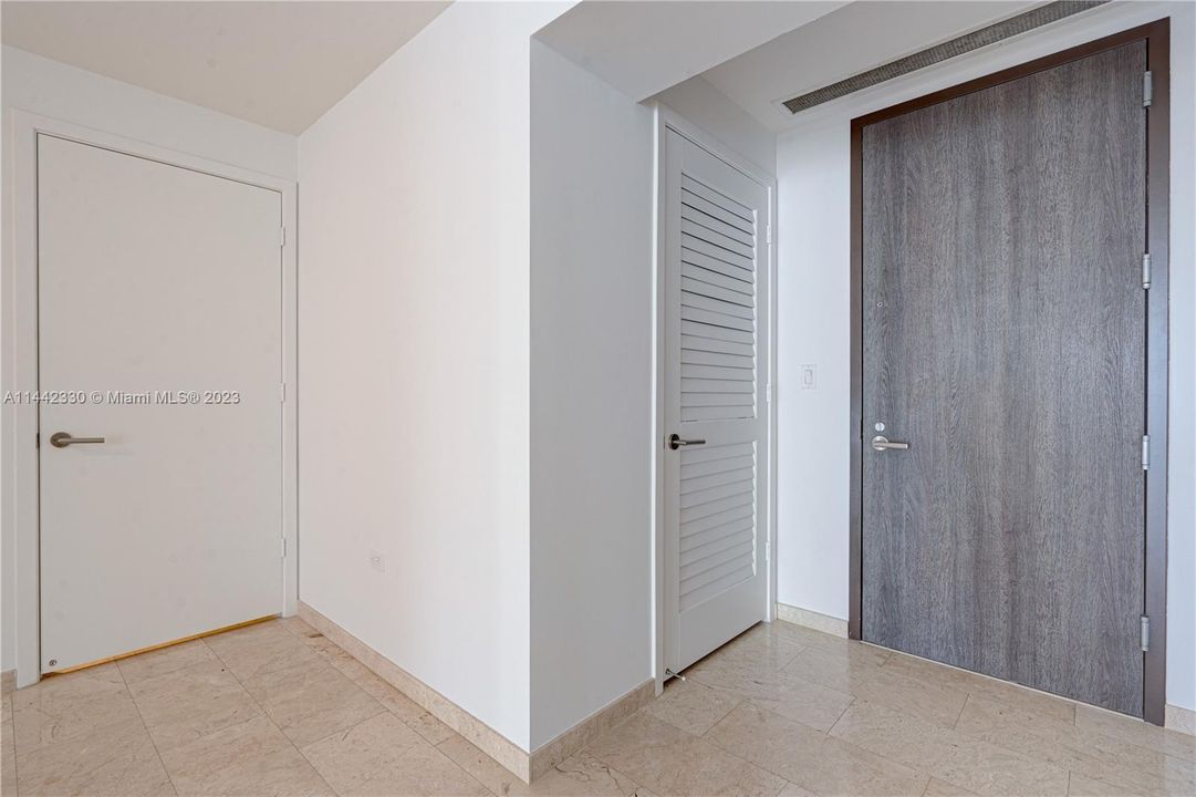 最近售出: $1,125,000 (2 贝兹, 2 浴室, 1244 平方英尺)