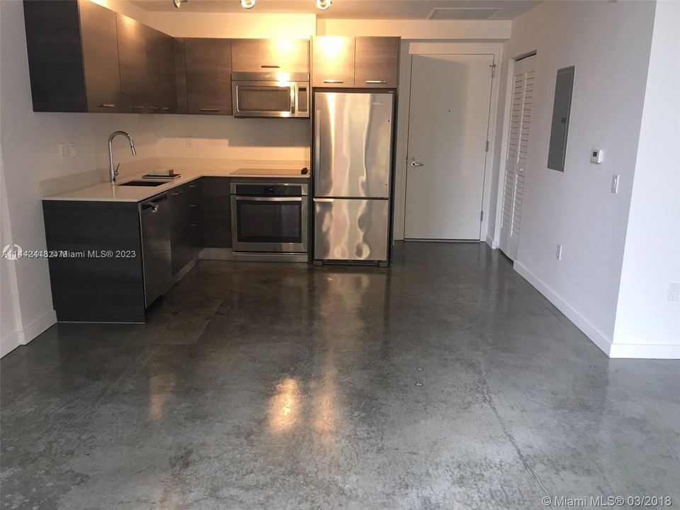 Recently Sold: $360,000 (1 beds, 1 baths, 526 Square Feet)