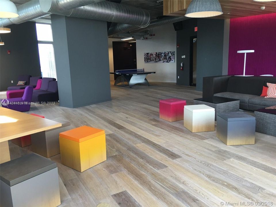 Recently Sold: $360,000 (1 beds, 1 baths, 526 Square Feet)