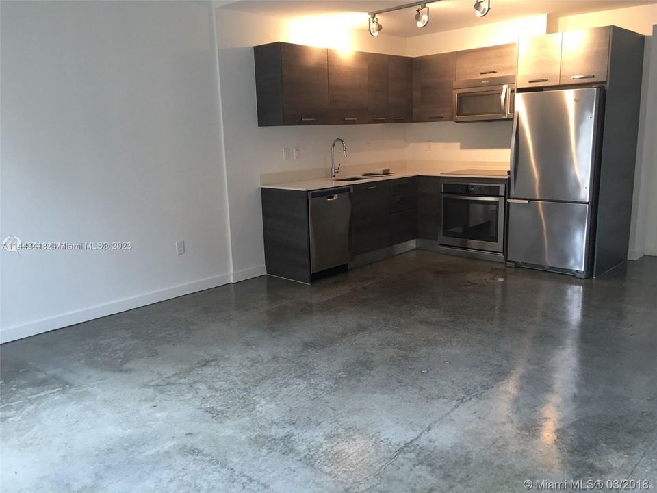 Recently Sold: $360,000 (1 beds, 1 baths, 526 Square Feet)