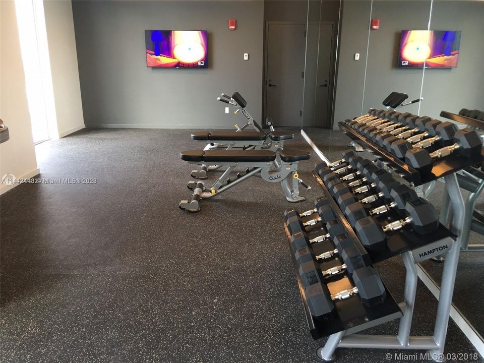 Recently Sold: $360,000 (1 beds, 1 baths, 526 Square Feet)