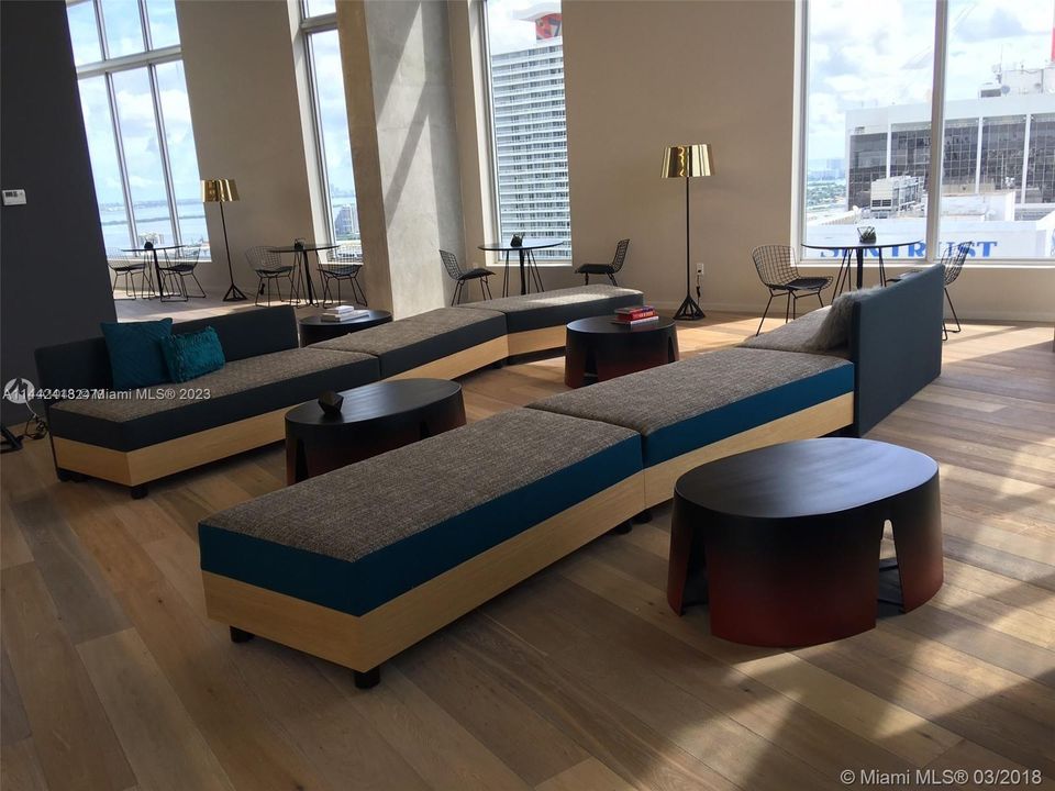 Recently Sold: $360,000 (1 beds, 1 baths, 526 Square Feet)