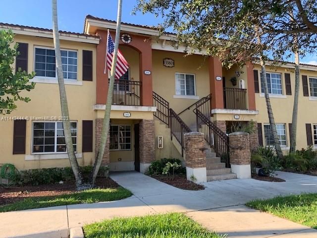 Recently Sold: $240,000 (2 beds, 2 baths, 920 Square Feet)