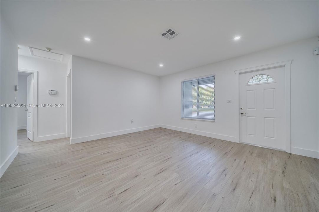 Недавно арендовано: $3,250 (3 спален, 2 ванн, 1023 Квадратных фут)