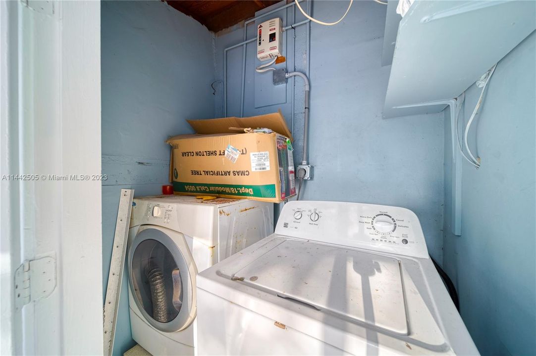 washer & dryer left by previous tenant, w/d hookup