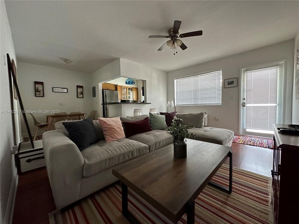 Vendido Recientemente: $220,000 (1 camas, 1 baños, 643 Pies cuadrados)