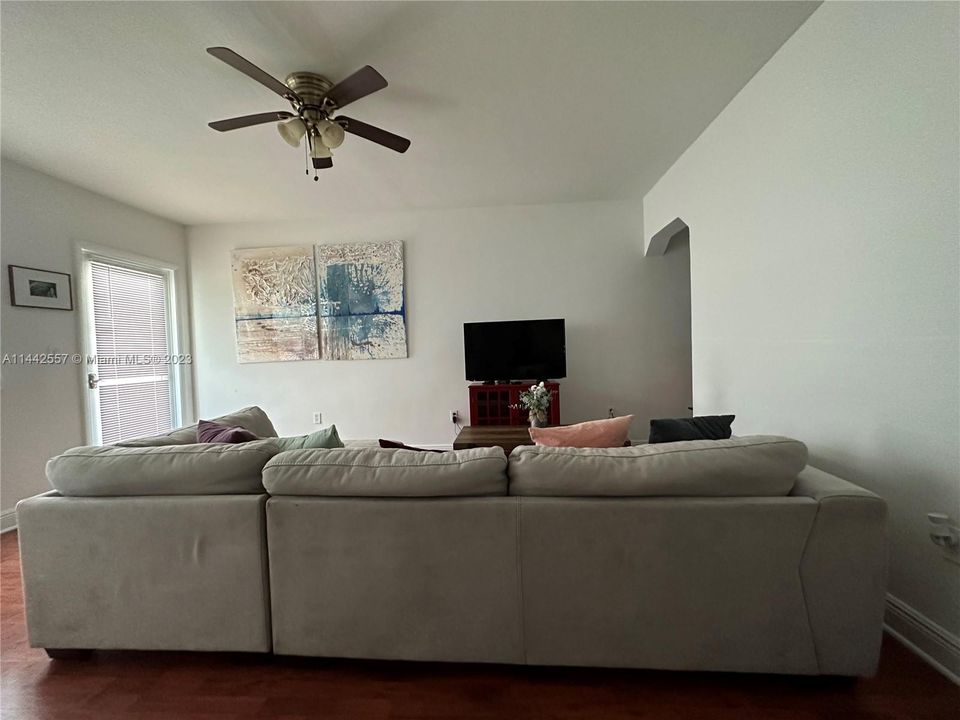 Vendido Recientemente: $220,000 (1 camas, 1 baños, 643 Pies cuadrados)