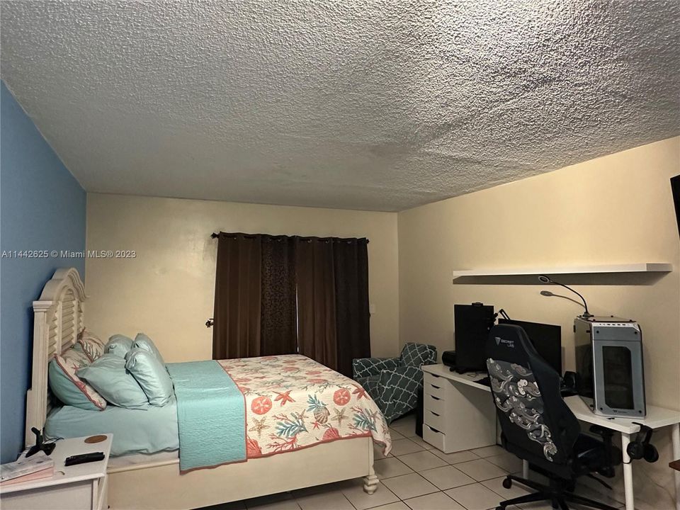 Active With Contract: $170,000 (0 beds, 1 baths, 450 Square Feet)