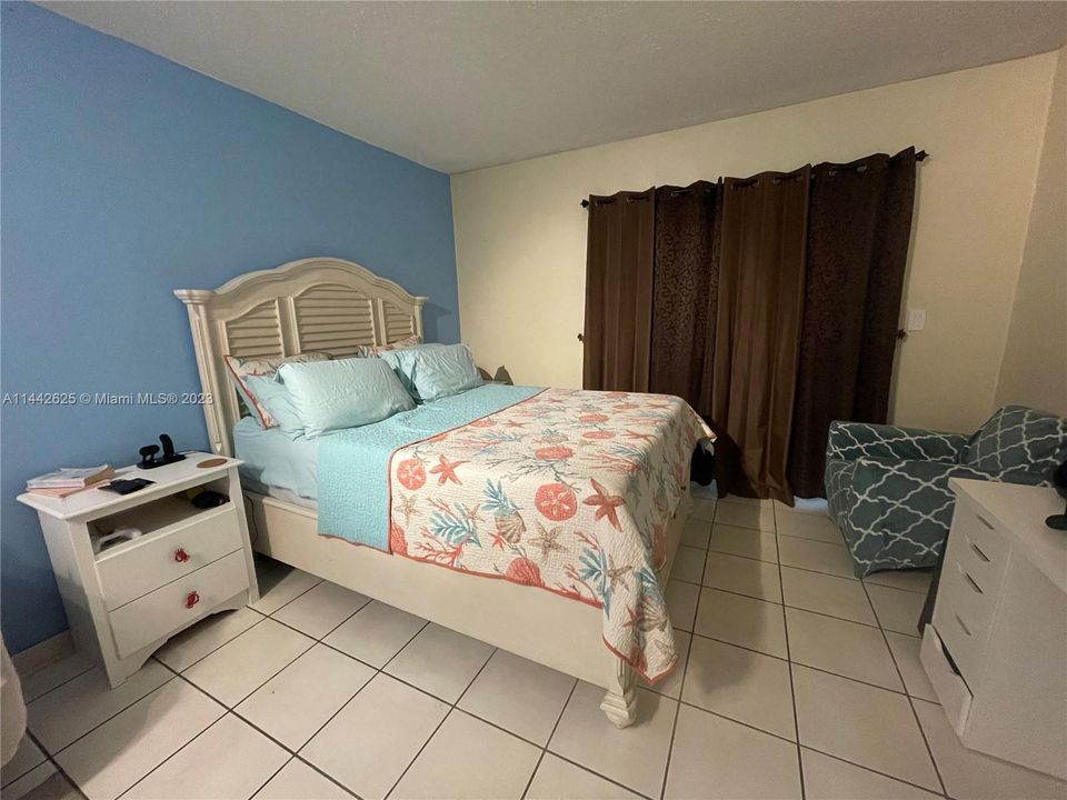 Active With Contract: $170,000 (0 beds, 1 baths, 450 Square Feet)