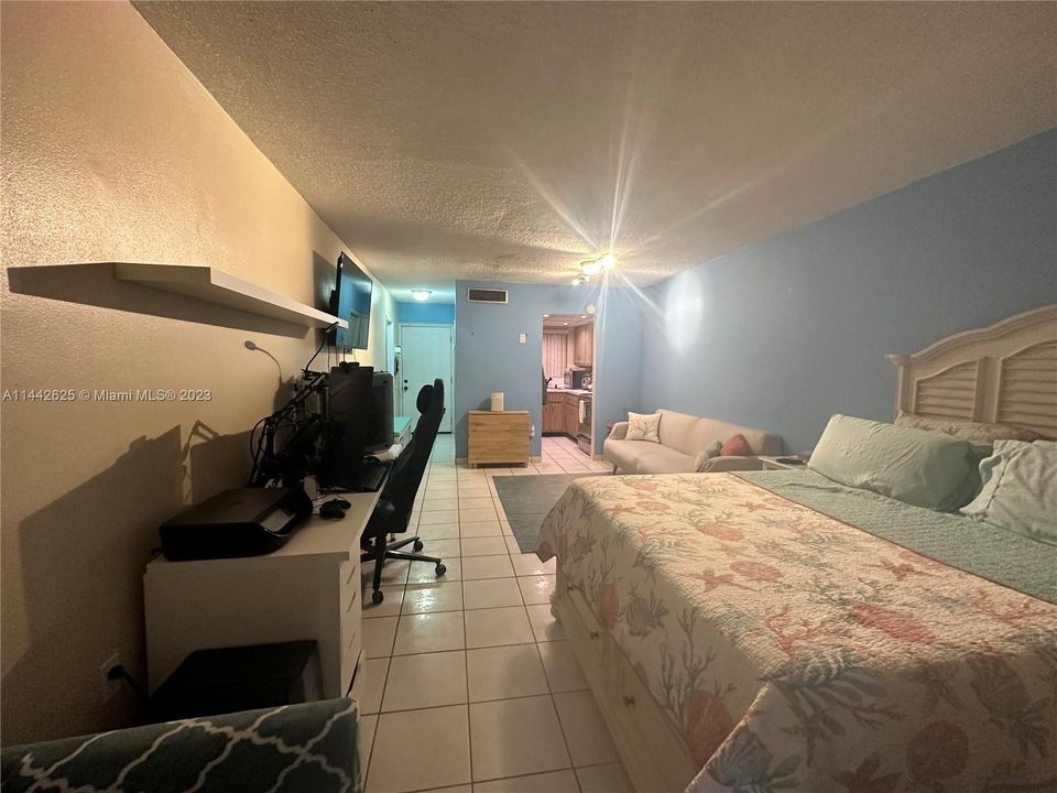 Active With Contract: $170,000 (0 beds, 1 baths, 450 Square Feet)